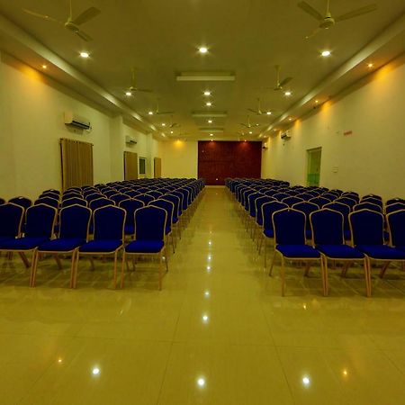 Sara Hotels And Apartments Nedumbassery Bagian luar foto