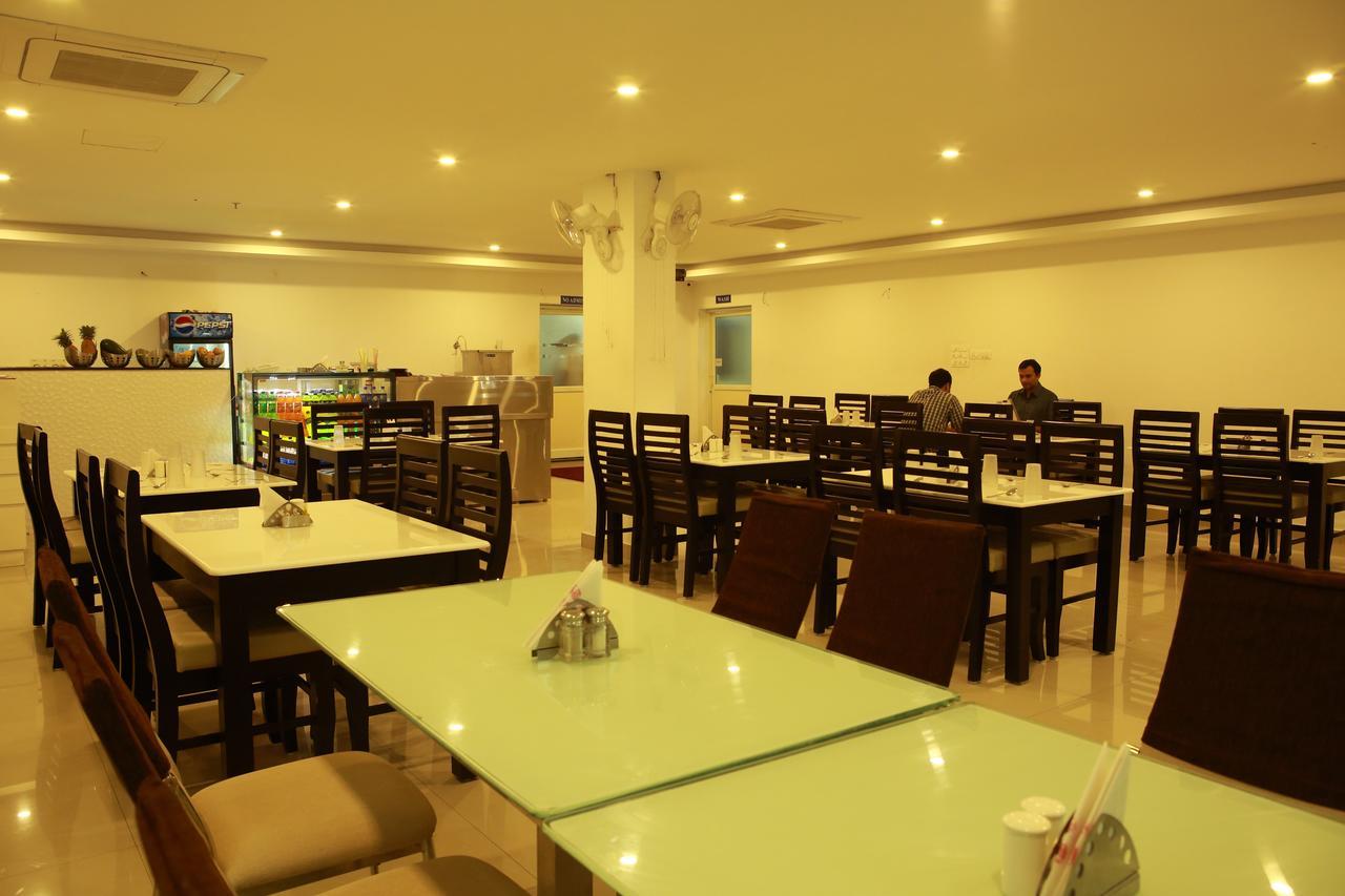 Sara Hotels And Apartments Nedumbassery Bagian luar foto