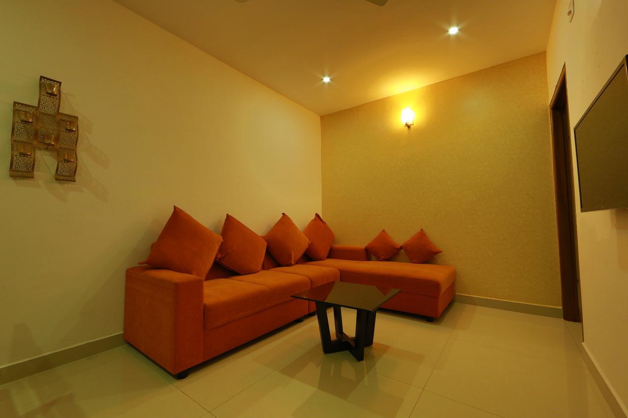 Sara Hotels And Apartments Nedumbassery Bagian luar foto