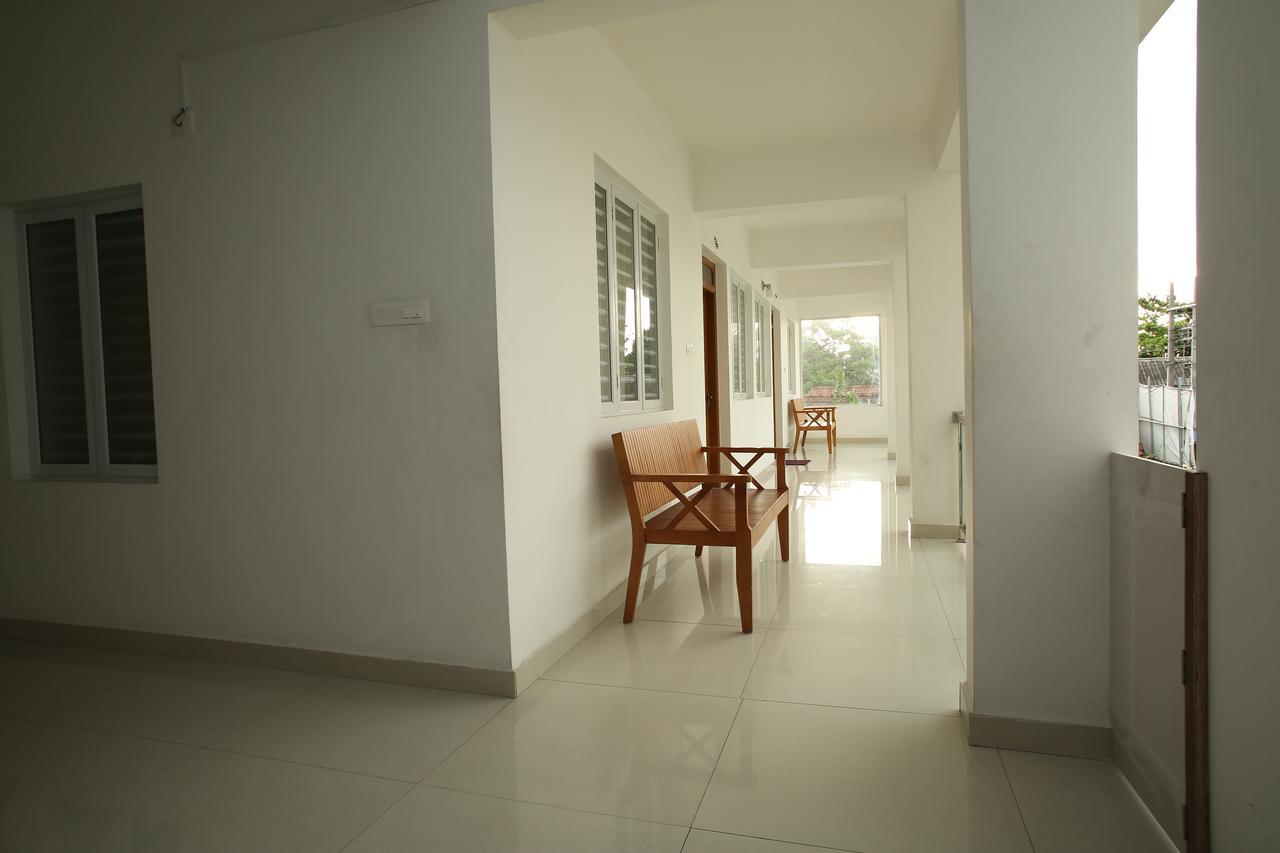 Sara Hotels And Apartments Nedumbassery Bagian luar foto